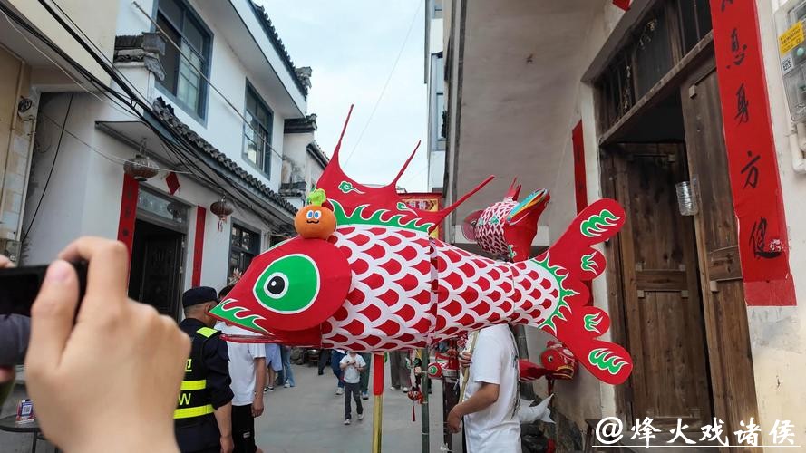 闲置祠堂变3D打印车间，黄山的这个小山村把徽州鱼灯做成“致富灯”